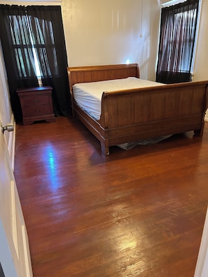 5 bedrooms, WiFi, bed sheets