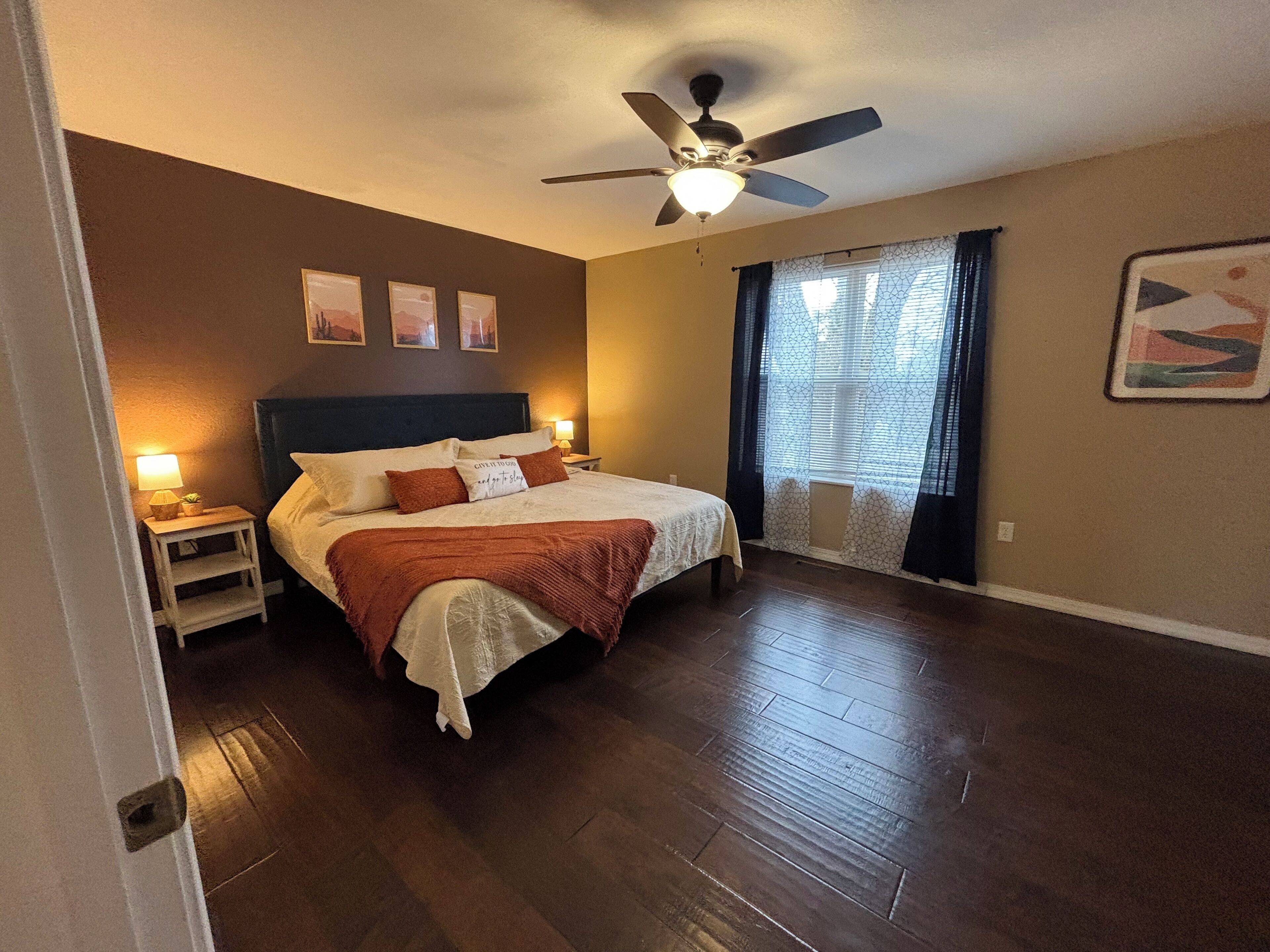 2 bedrooms, internet, bed sheets