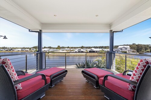 Two-Story Lakeview Retreat at Dunsborough Lakes