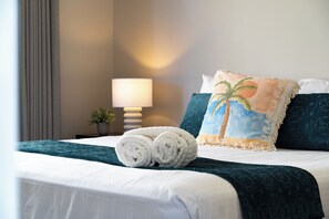 4 habitaciones, tabla de planchar con plancha, wifi y ropa de cama 