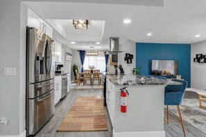 Micro-ondes, four, plaque de cuisson, lave-vaisselle