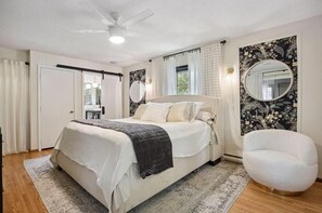 4 bedrooms, internet, bed sheets