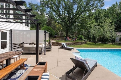 Mid-Century Minnetonka Ranch Home w/Pool