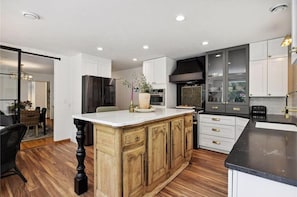 Microwave, oven, stovetop, dishwasher