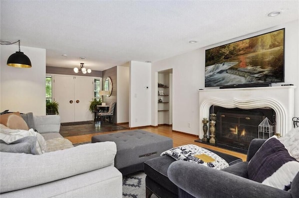 TV, fireplace