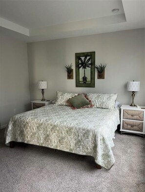 5 bedrooms, iron/ironing board, WiFi, bed sheets