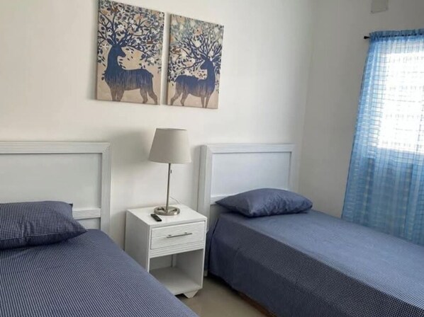 3 bedrooms, iron/ironing board, WiFi, bed sheets