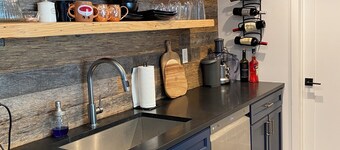 Charming 2 Bed/2 Bath Lakefront house on Greenwood Lake 2 Patios, Dock, Grill