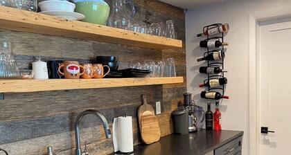 Charming 2 Bed/2 Bath Lakefront house on Greenwood Lake 2 Patios, Dock, Grill