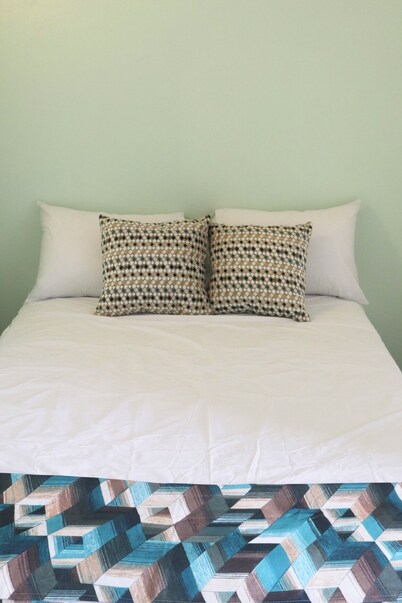Ocean Heights studio vacation apartment

Lovely 4-bedroom house with AC