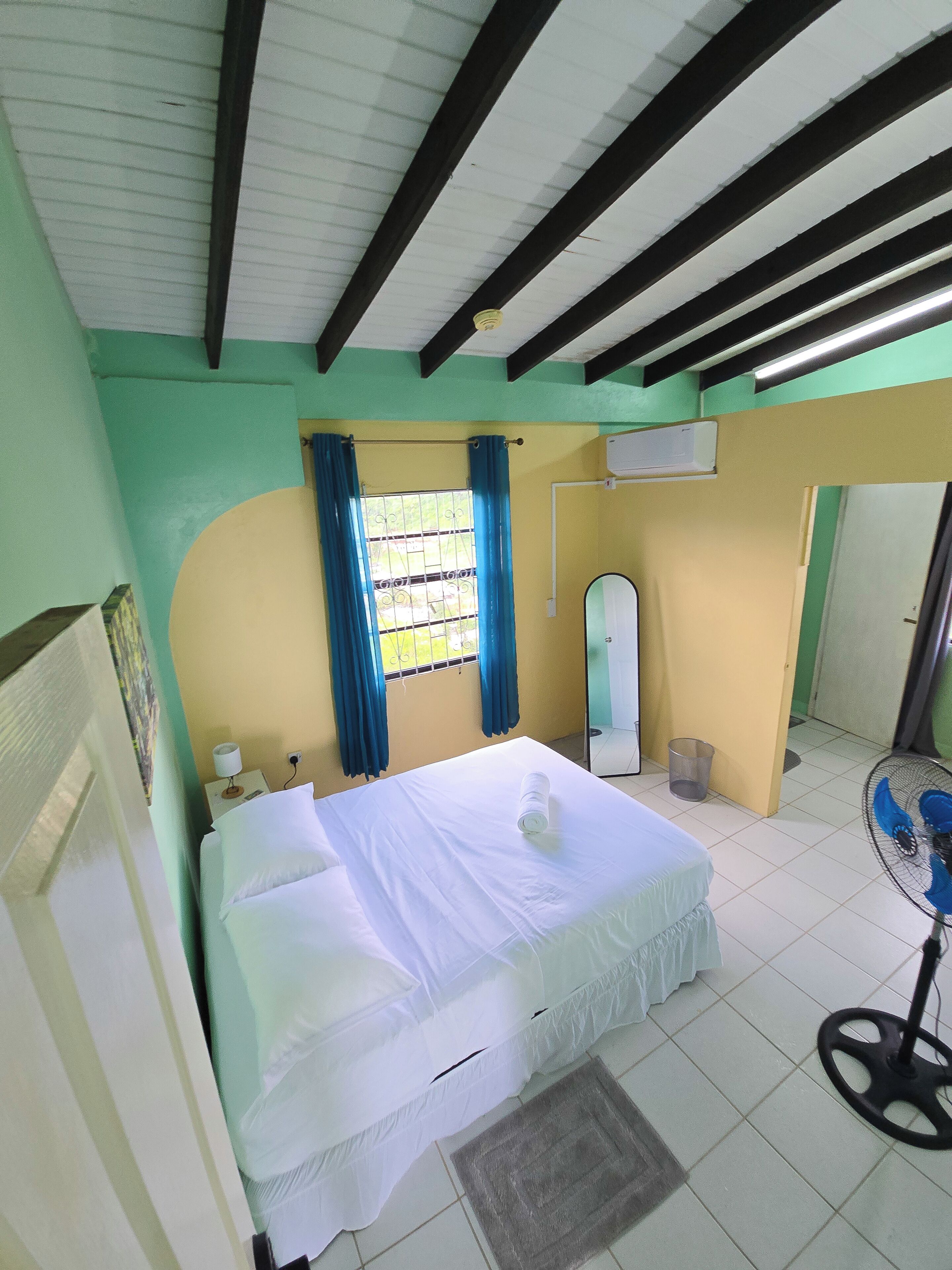 4 bedrooms, WiFi, bed sheets