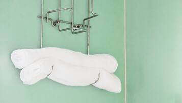 Dusche, Handtücher, Toilettenpapier