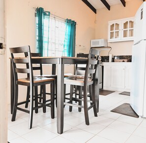 Dining - Ocean Heights studio vacation apartment

Lovely 4-bedroom house with AC (Sion Hill)