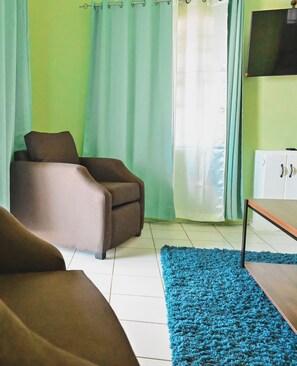 TV - Ocean Heights studio vacation apartment

Lovely 4-bedroom house with AC (Sion Hill)