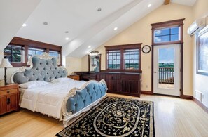 4 bedrooms, Internet, bed sheets