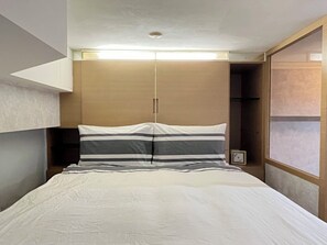 1 bedroom, internet, bed sheets