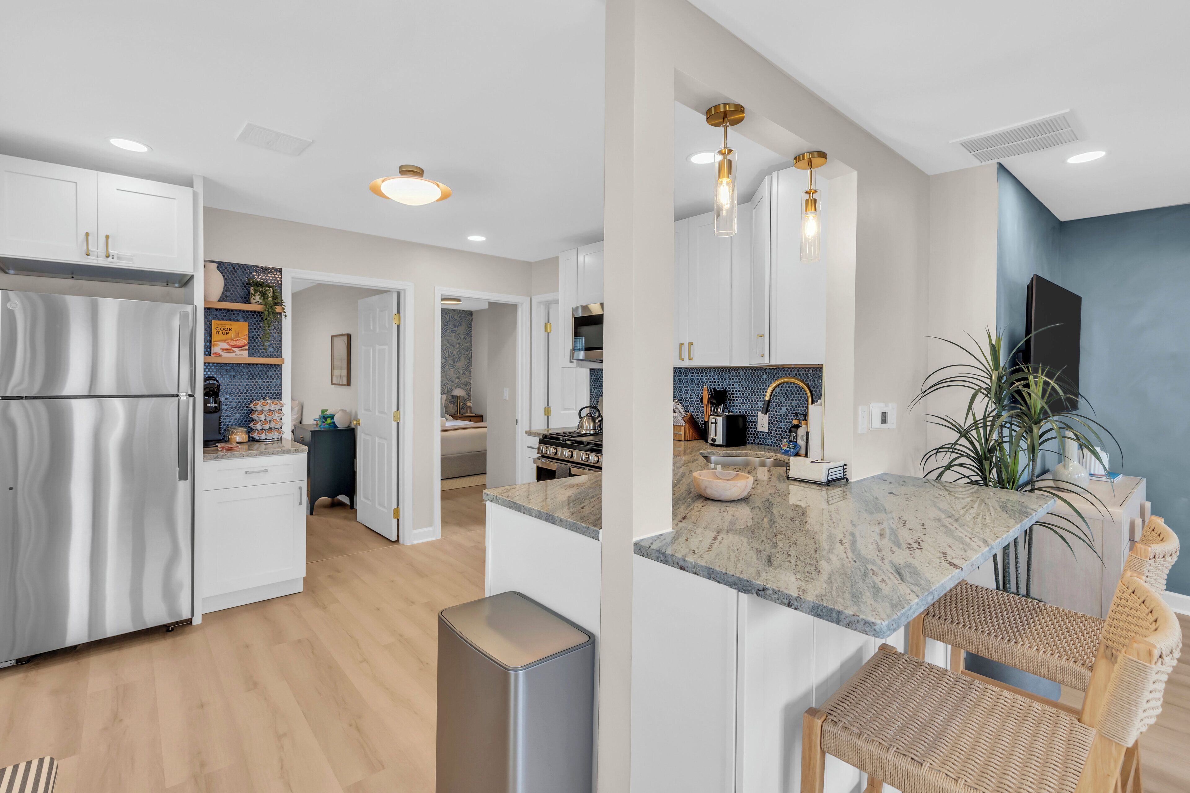 Kjøleskap, mikrobølgeovn, ovn og kokeplater