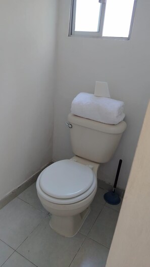 Jabón, papel higiénico
