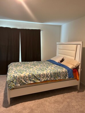 3 室のベッドルーム、WiFi (無料)