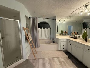 Hair dryer, towels, soap, shampoo - Heated & Caged Pool|9 Min to Beach|Kids' Zone|New Listing! (Venice)