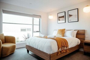 3 habitaciones, tabla de planchar con plancha, wifi y ropa de cama 