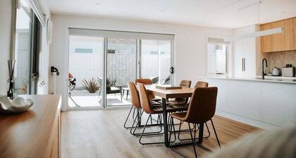 Sunnybank Sea & Stay