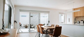 Sunnybank Sea & Stay