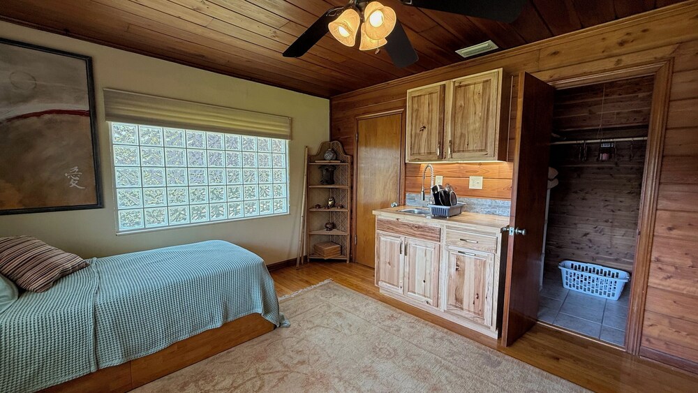 Picture of Lakefront Studio • Breathtaking Views • Private Keyless Entry • Parking ...