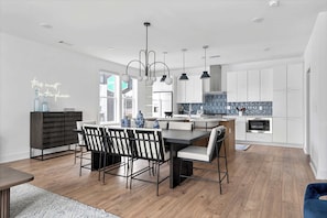 Dining - Summer rooftop fire pit, skyline views, chef’s kitchen, garage near Broadway (Nashville)