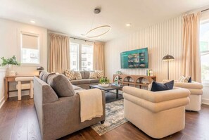 TV, stereoanlegg og kontorer