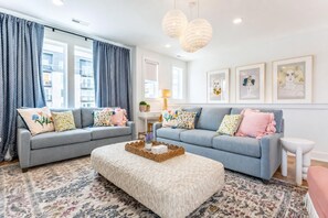 TV, offices - Summer rooftop hot tub, skyline views, chef’s kitchen near Broadway (Nashville)