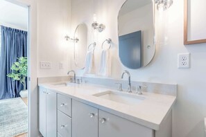 Shower, hair dryer, towels, shampoo