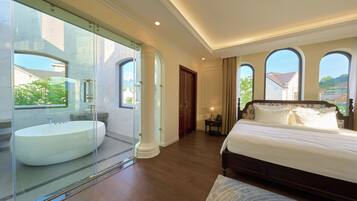 Premium Villa | Minibar, in-room safe, desk, laptop workspace