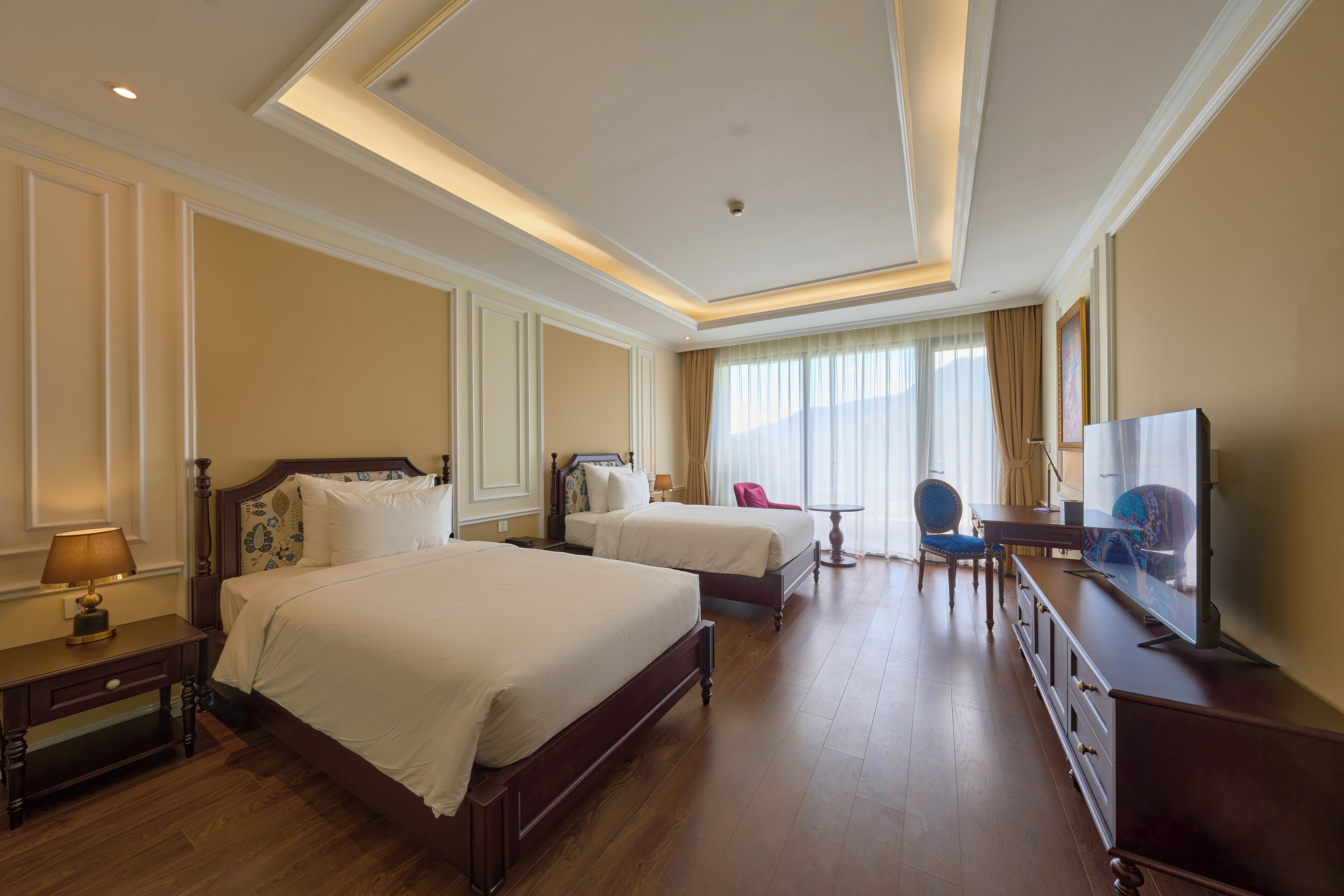 Minibar, Zimmersafe, Schreibtisch, kostenloses WLAN