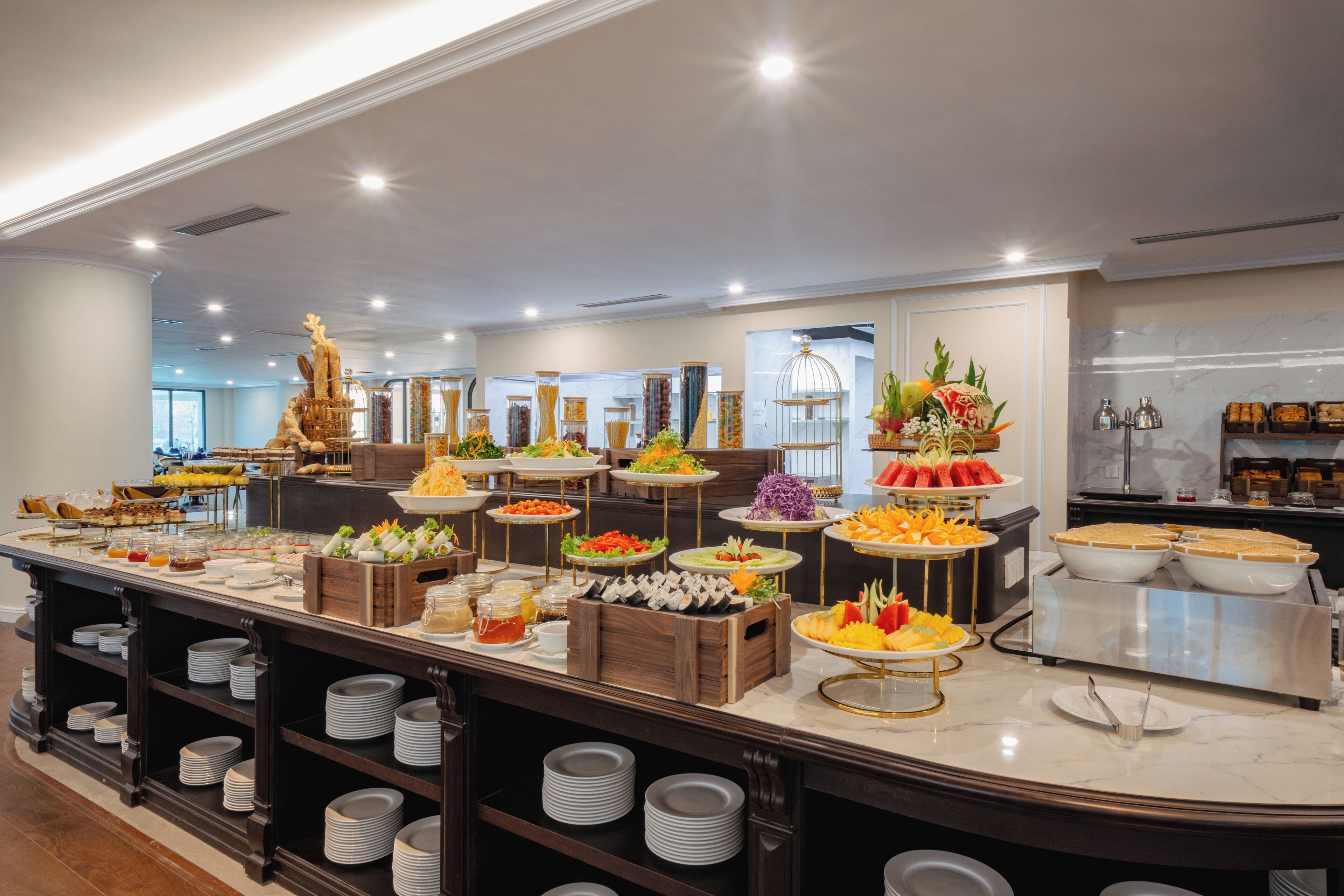 بوفيه فطور مجانًا يوميًا