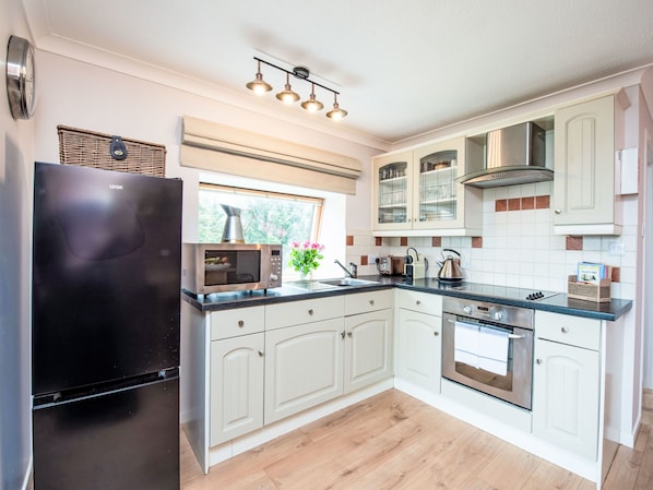 Fridge, microwave, oven, cookware/dishes/utensils