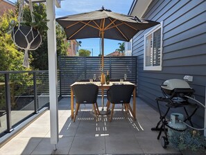 Outdoor dining - Stylish Seaside Retreat with Spa (Narooma)