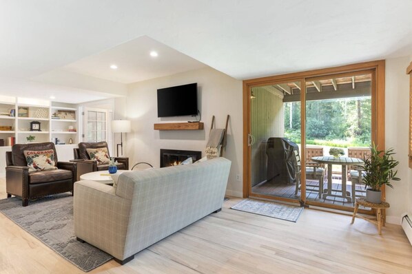 Téléviseur, foyer, lecteur de DVD