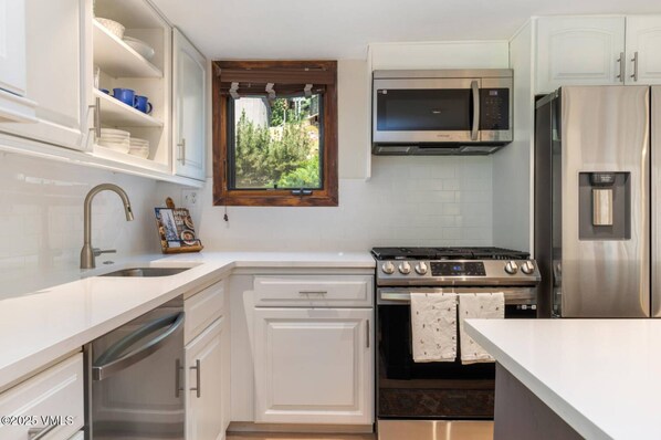 Fridge, microwave, oven, stovetop