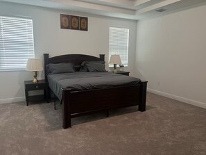 5 bedrooms, internet, bed sheets