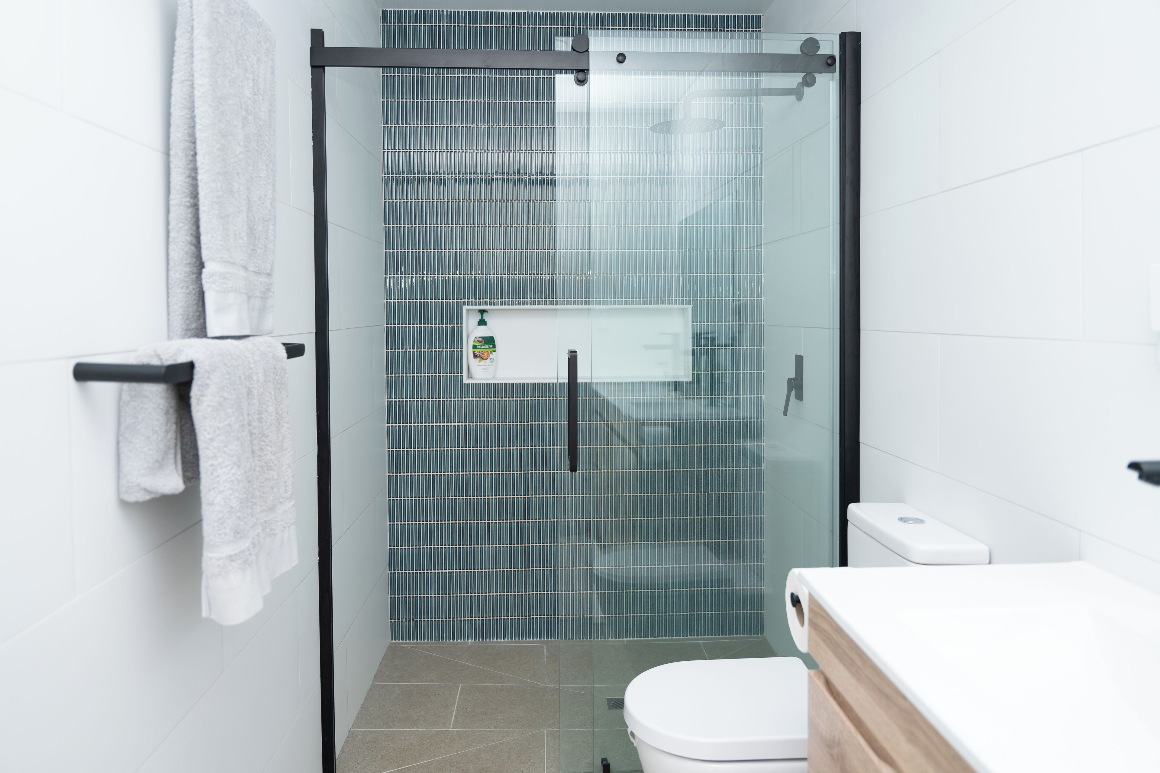 Doccia, asciugacapelli, asciugamani, sapone