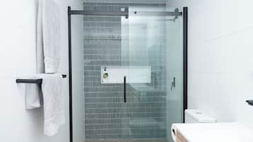 تجهيزات دش، مجففات شعر، مناشف، صابون