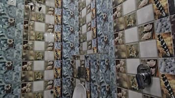 Quarto luxo, vista para a cidade | Banheiro | Chuveiro, produtos de toalete grátis