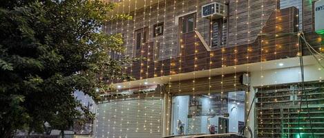 Fachada de la propiedad