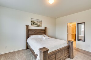 3 bedrooms, desk, iron/ironing board, Internet
