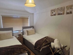 3 habitaciones, tabla de planchar con plancha y wifi gratis 