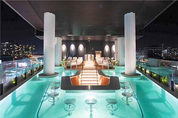 Indoor pool, outdoor pool - Luxury Apartment - Set in a 5 star resort right on the edge of the city. (Fortitude Valley)
