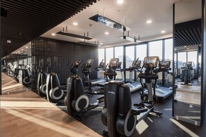 Fitness facility - Luxury Apartment - Set in a 5 star resort right on the edge of the city. (Fortitude Valley)