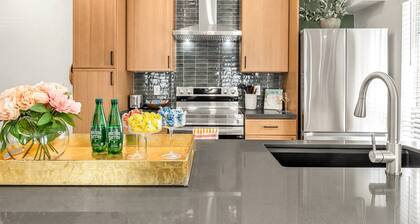 Bromley: Luxury 4Bedroom Apt, 4 Minute walk to A&M