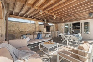 Outdoor dining - Villa Hoge Duin - spacious villa with large garden (Oostduinkerke)